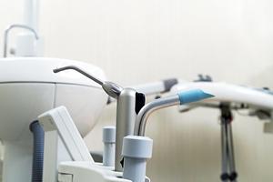 ホワイトニングで理想的にするクリニック