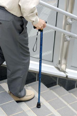 目立たないタイプの矯正器も扱っています