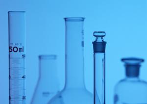 必見です。インプラントを利用する治療法